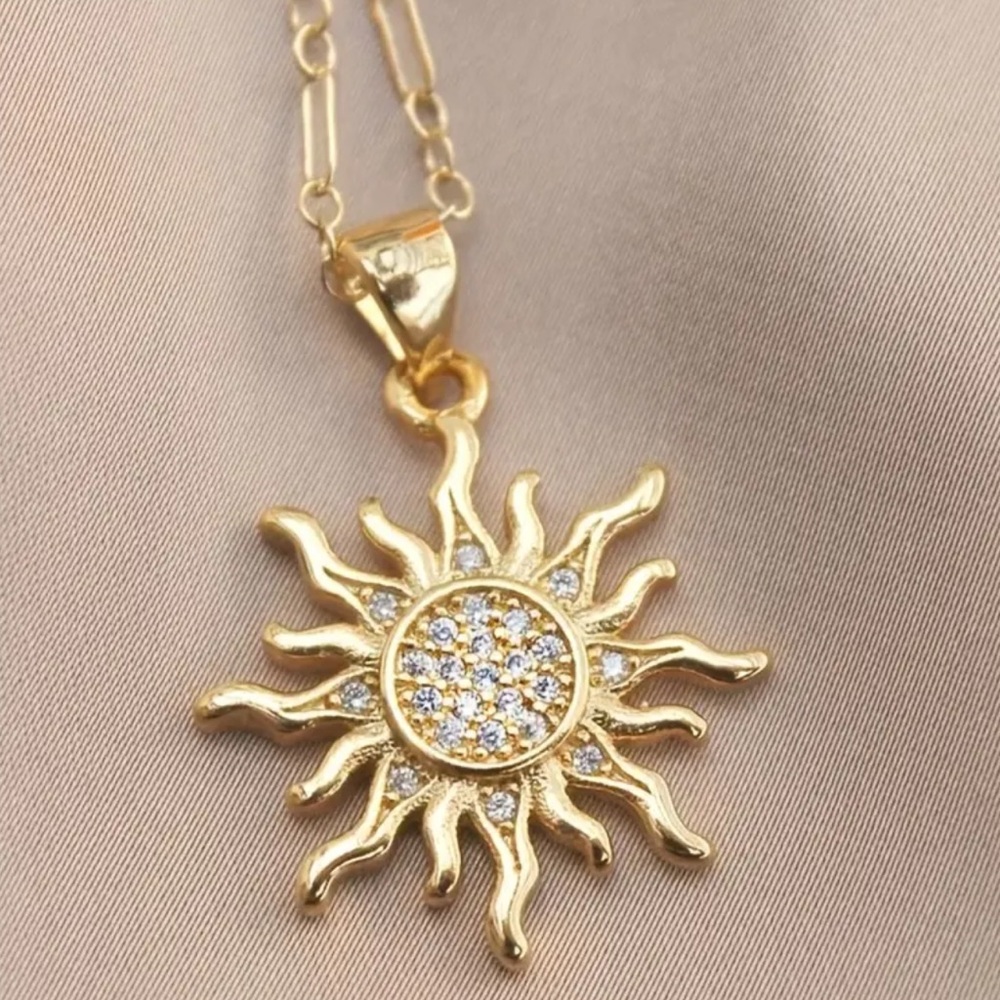 NWOT - Radiant Golden Sunburst Pendant Necklace